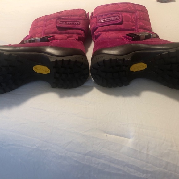 Coach fushia snow boots - Picture 3 of 5